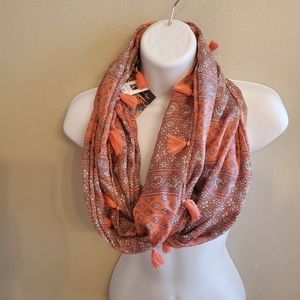 Infinity scarf with tassels